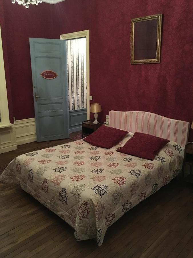 Manoir De La Graviere Bed & Breakfast Mouzon  Bagian luar foto